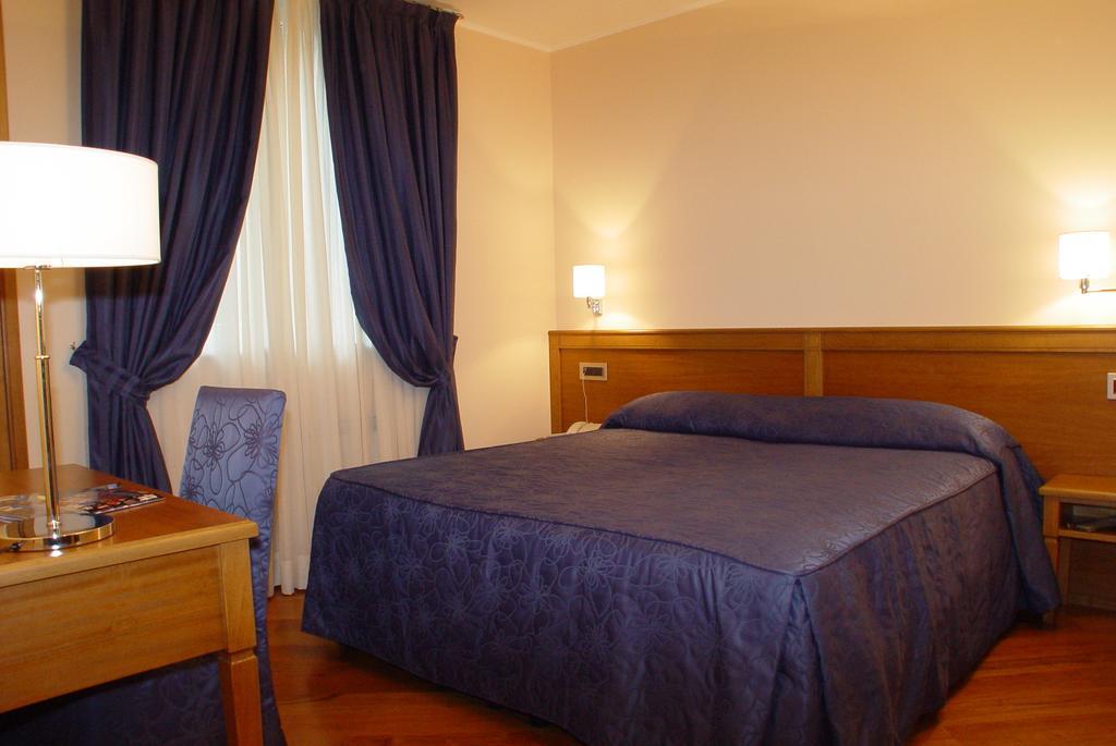Hotel Iris Γένοβα Δωμάτιο φωτογραφία