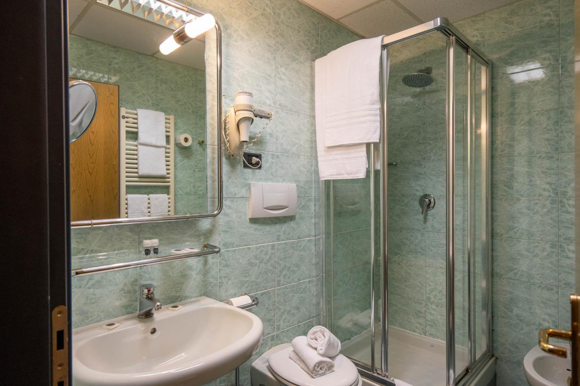 Hotel Iris Γένοβα Εξωτερικό φωτογραφία