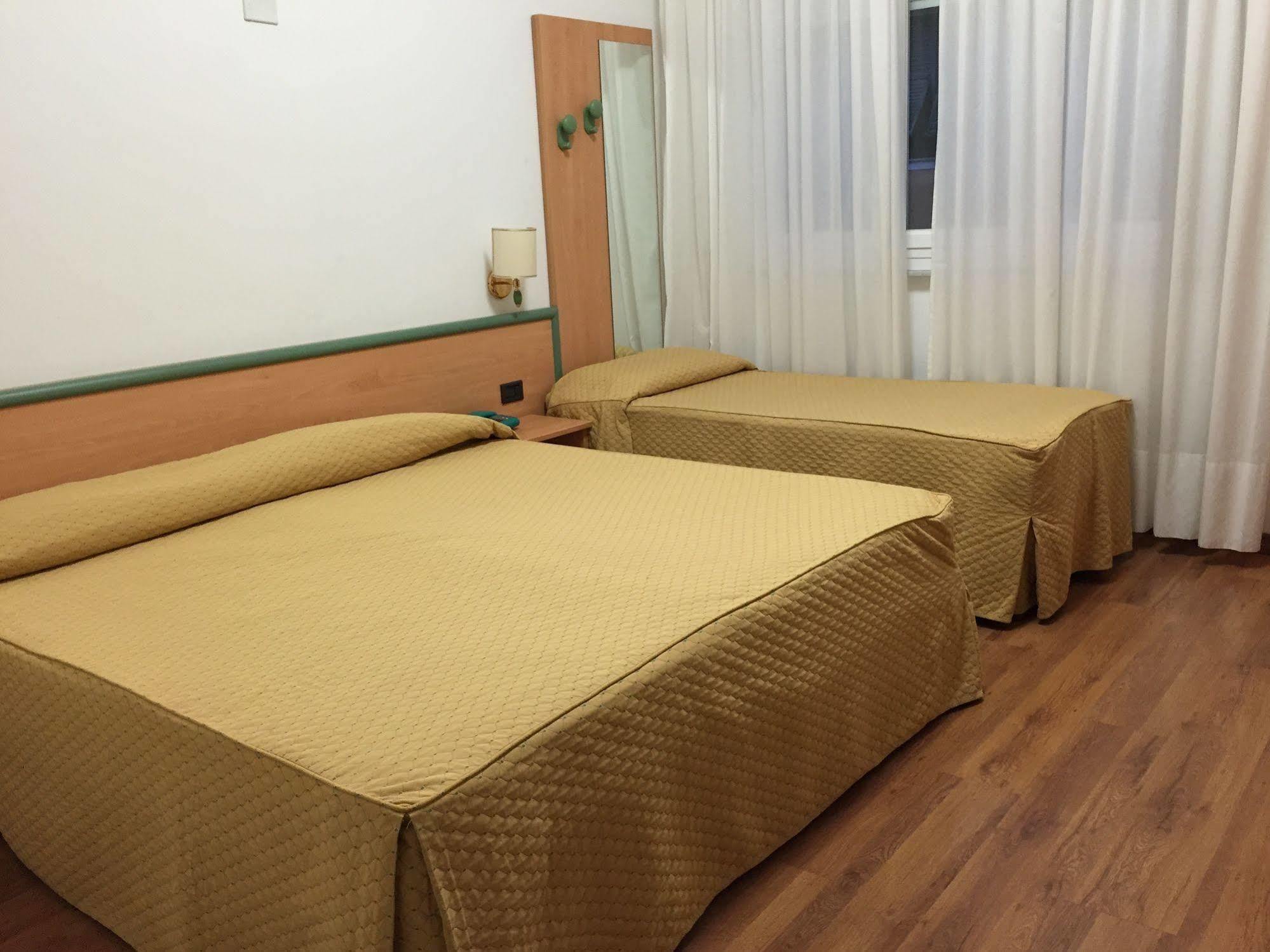 Hotel Iris Γένοβα Εξωτερικό φωτογραφία